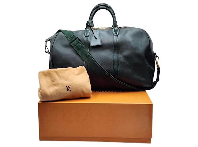 Bolsa Keepall Boston em couro Taiga Louis Vuitton Kendall Verde escuro  ref.1419827