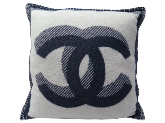 NEW CHANEL CC LOGO CUSHION IN WOOL AND CASHMERE NEW WOOL CASHMERE PILLOW  ref.1419882