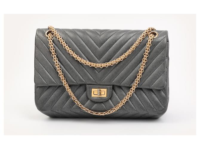 Bolsas CHANEL Couro Cinza antracite  ref.1420339