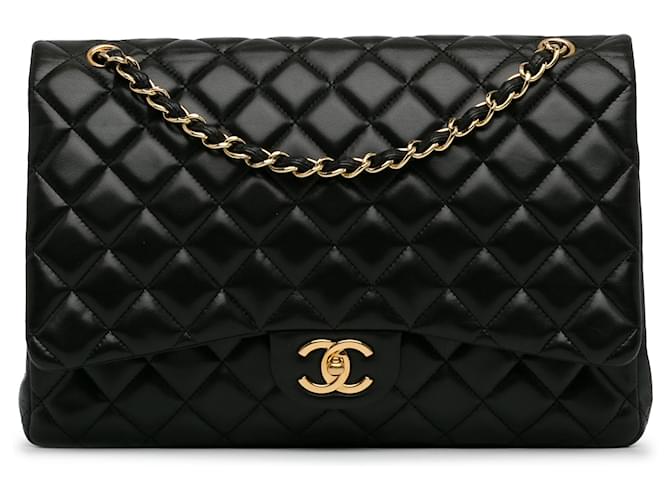 Chanel Black Jumbo Clássico Aba forrada de pele de cordeiro Preto Couro  ref.1420773