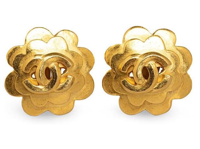 Chanel CC Flower Clip On Earrings Metal Earrings in Good condition Golden  ref.1421460