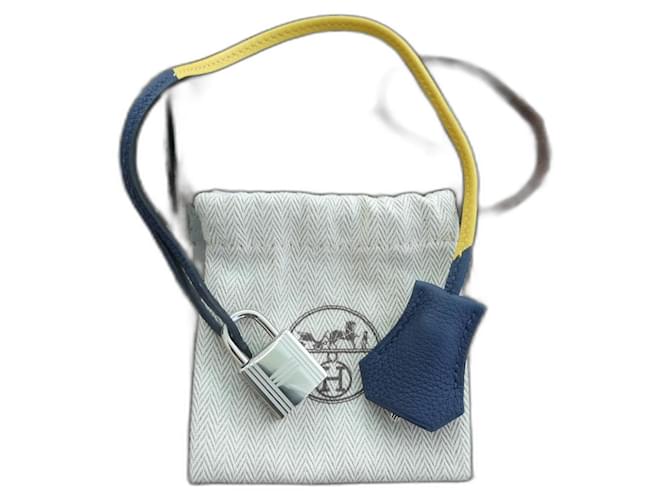 Glocke, Zugband und neues Hermès Vorhängeschloss für Hermès Tasche Dustbag Blau Stahl  ref.1422003