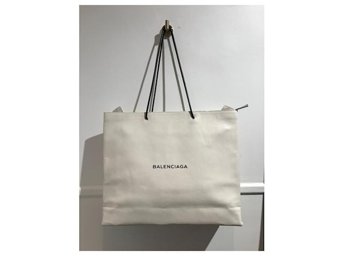 BALENCIAGA  Handbags T.  Leather White  ref.1422042