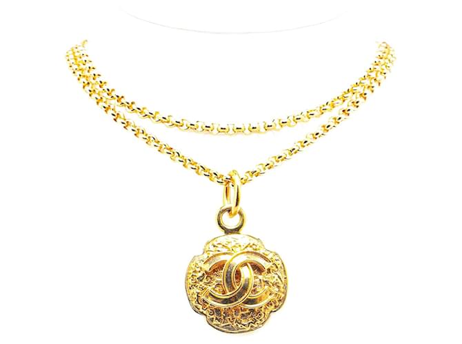 Chanel Gold Gold Plated CC Round Pendant Necklace Golden Metal Gold-plated  ref.1422232