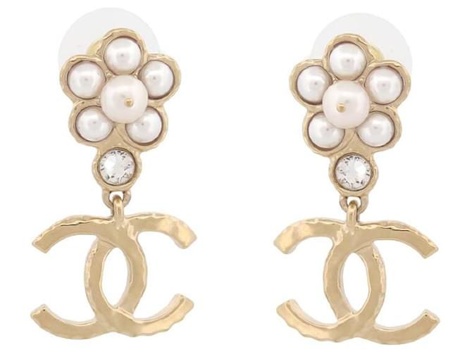 NINE CHANEL DANGLE EARRINGS CC LOGO PEARLS AND RHINESTONES Golden Metal  ref.1422342