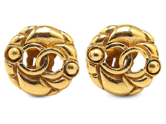 Chanel CC Clip On Earrings in Very Good Condition Golden Metal  ref.1422473