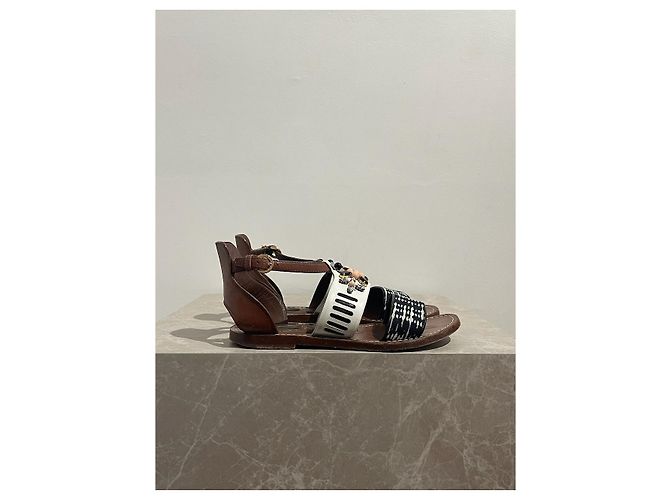 LOUIS VUITTON Sandalen T.IT 35.5 Leder Kamel