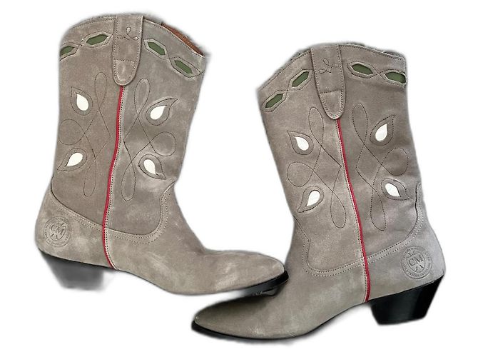 Catarina Martins Cowboy boots Grey