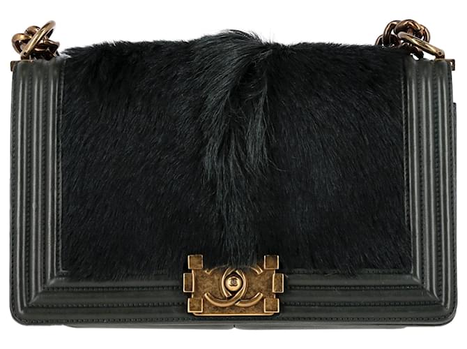 Chanel Medium Boy Flap Bag aus grünem Leder mit Ziegenfellbesatz  ref.1423457