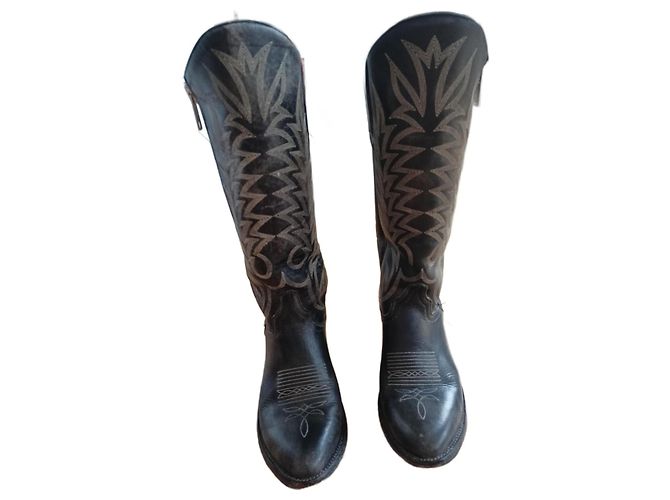 Mexicana Black Leather Round Toe Boots with Eagle Topstitching