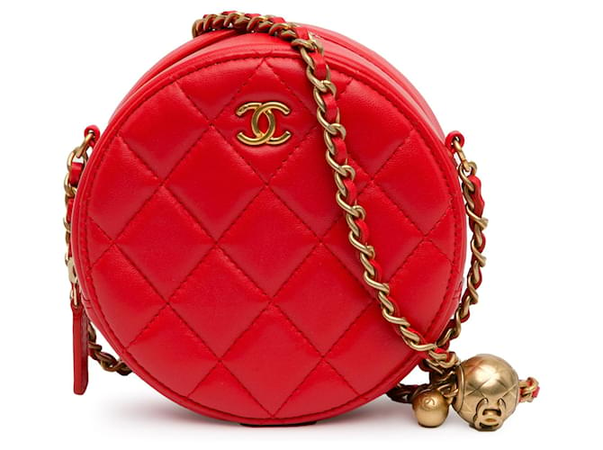 Pochette ronde en cuir d'agneau matelassé rouge Chanel CC avec chaîne et perles  ref.1424031