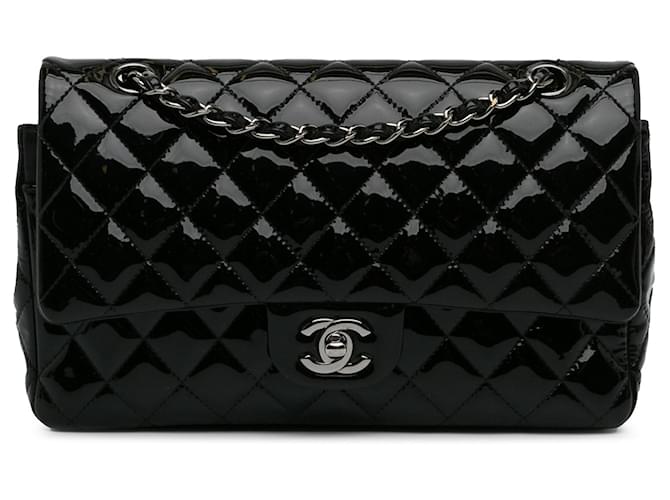 Sac à épaule Chanel Medium Classic en cuir verni noir à double rabat  ref.1424058