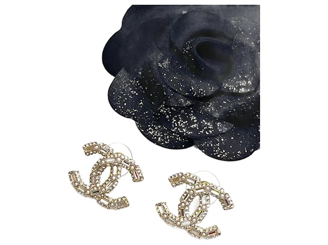 Boucles d’oreilles CHANEL Blanc  ref.1424066