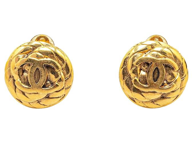 Boucles d'oreilles clip en or plaqué CC de Chanel Métal Doré  ref.1424117