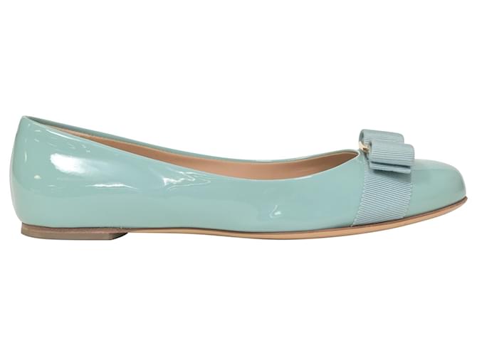 Ballet Varina Bow da Salvatore Ferragamo em couro patente azul claro Couro envernizado  ref.1424303