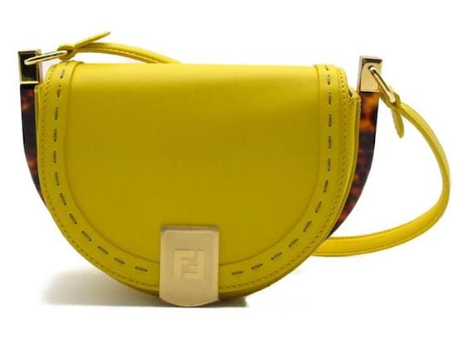 Bolso de hombro Fendi Moonlight de cuero 8BT346 en excelente estado Amarillo  ref.1424335