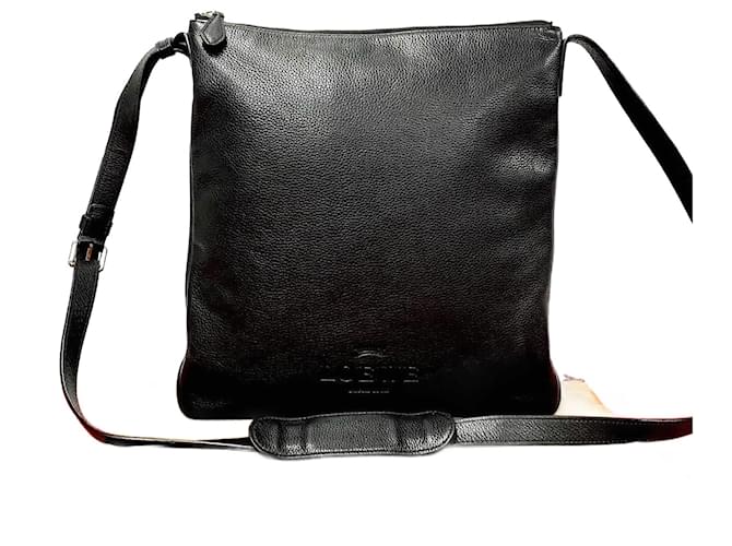 Loewe Leather Crossbody Bag Leather Crossbody Bag in Very Good Condition Black  ref.1425703