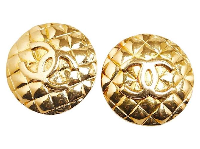 Boucles d'oreilles clip-on Chanel Coco Mark plaquées or en très bon état Métal Doré  ref.1426841