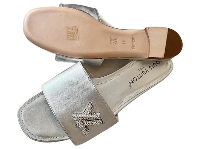 Louis Vuitton Flats Silvery Leather  ref.1426890