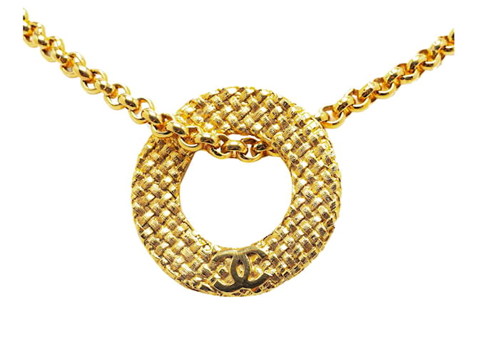 Chanel Gold Gold Plated Round Pendant Necklace Golden Metal Gold-plated  ref.1427985