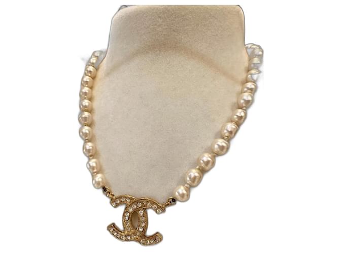 Chanel Vintage CC logo Pearl Choker Necklace White  ref.1429253