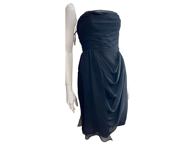 Vera Wang Schulterfreies, drapiertes Cocktailkleid in Schwarz
