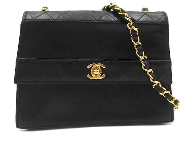 Sac à main en cuir Chanel CC Chain Shoulder Bag 1819001 en très bon état Noir  ref.1429764