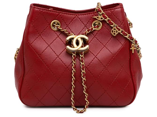 Sac seau a cordon en cuir de veau cousu rouge Chanel Amulette egyptienne Veau facon poulain ref.1430266 Joli Closet