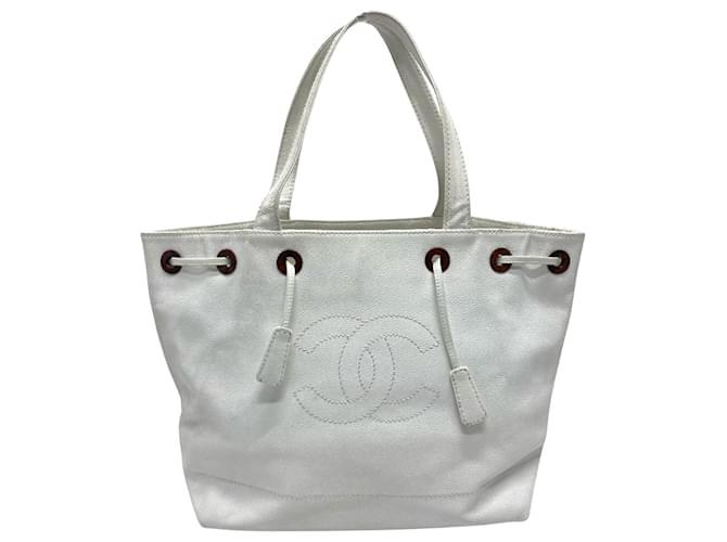 Logo CC de Chanel Cuir Blanc  ref.1433870