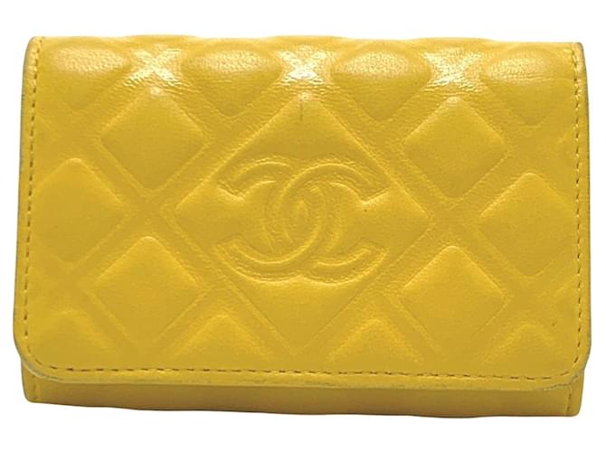 Logo CC da Chanel Amarelo Couro  ref.1435065