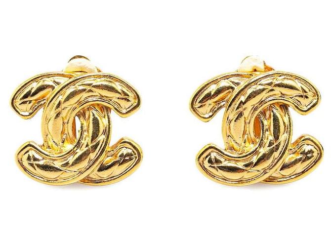 Chanel Matelasse Coco Mark Gold Clip-On Earrings in Great Condition Golden Metal  ref.1437460