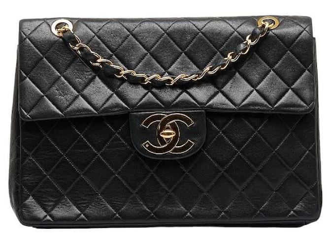 Bolsa de ombro Chanel de couro de cordeiro com aba única em muito bom estado Preto  ref.1438495