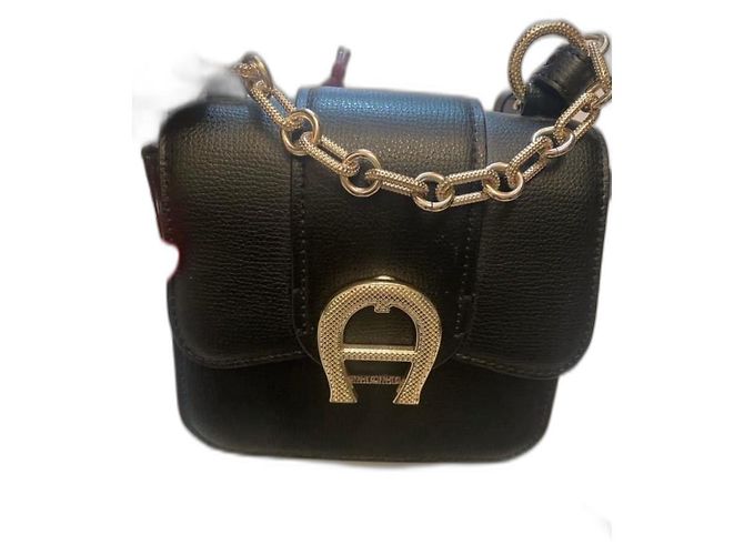 Bolsa transversal Aigner de couro preto