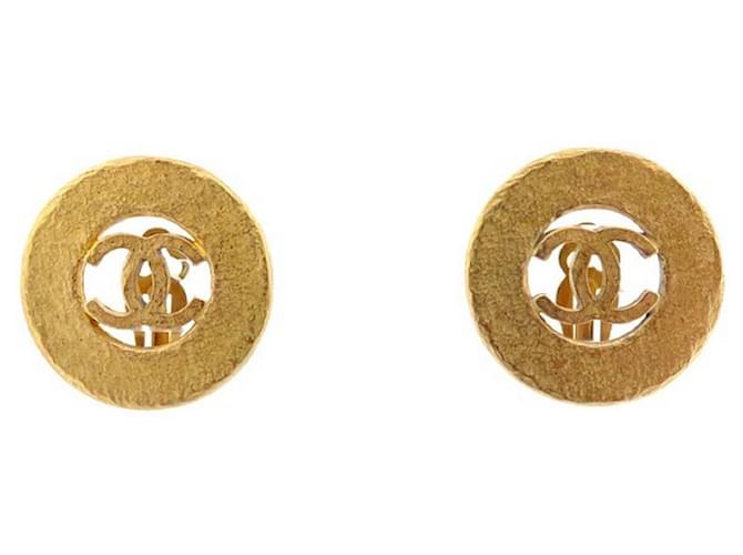 VINTAGE BOUCLES D'OREILLES CHANEL LOGO CC 1994 METAL DORE EARRINGS GOLDEN STEEL Métal Doré  ref.1439953