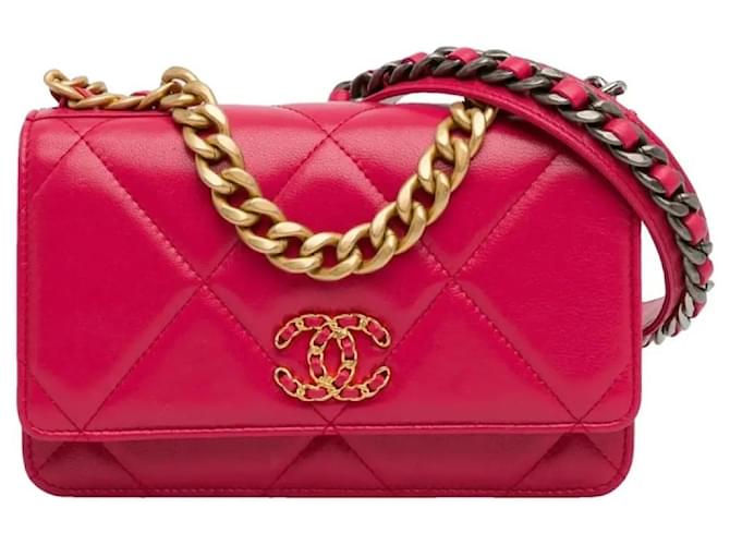 WALLET ON CHAIN CHANEL 19 LEATHER HANDBAG Red  ref.1440241