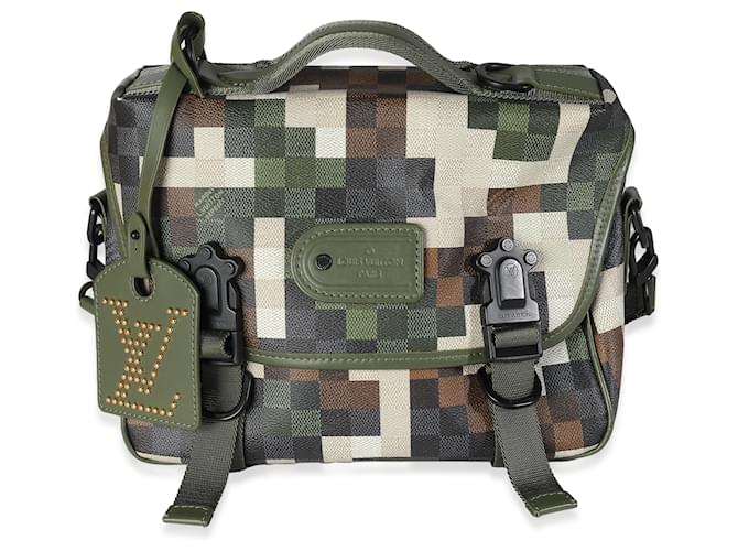 Messager LV Trail en toile Damoflage verte Louis Vuitton  ref.1440697