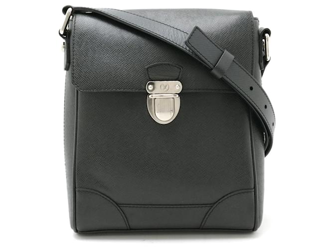 Louis Vuitton Taiga Black Leather  ref.1441068