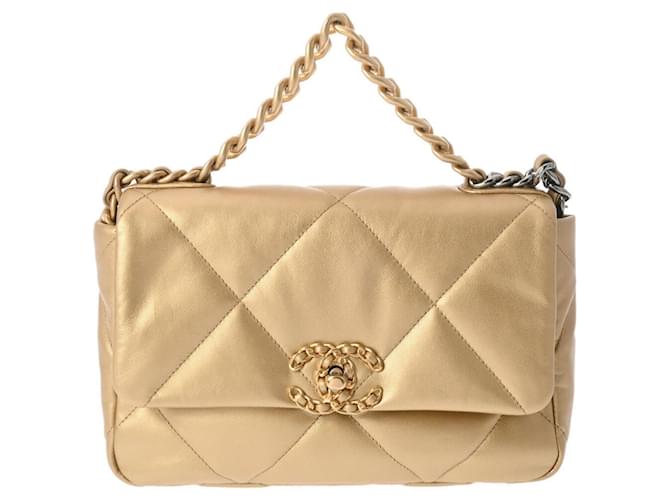 Chanel Chanel 19 Dourado Couro  ref.1441082