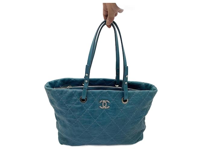 Cocoon Chanel Handbags Blue Leather  ref.1442006