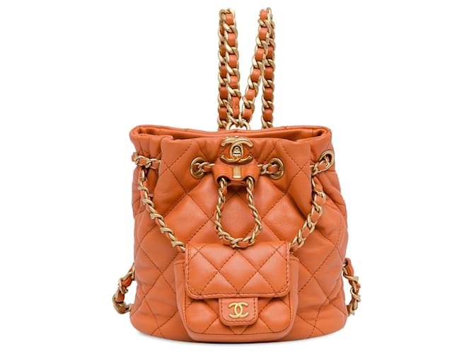 Mochila de cadena de piel de cordero Chanel CC naranja con mini solapa Cuero  ref.1443444