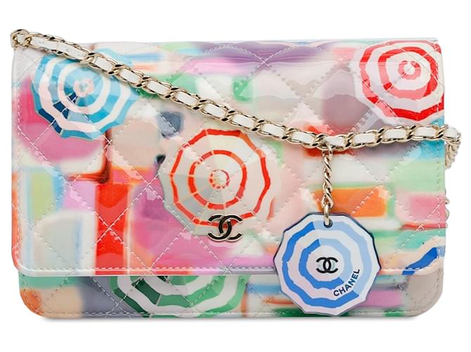 Wallet On Chain Sac à bandoulière en chaîne avec portefeuille arc-en-ciel en cuir verni blanc Chanel  ref.1443494