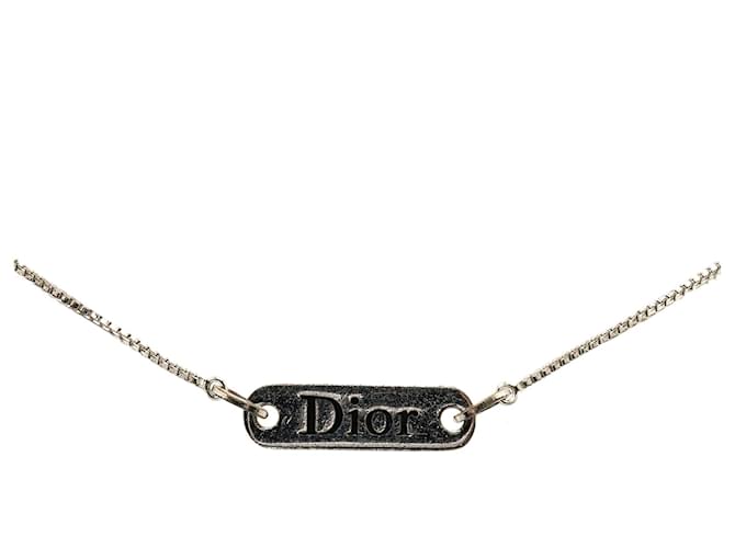 Pendentif en argent Dior avec plaque logo en laiton et émail Métal Argenté  ref.1443517