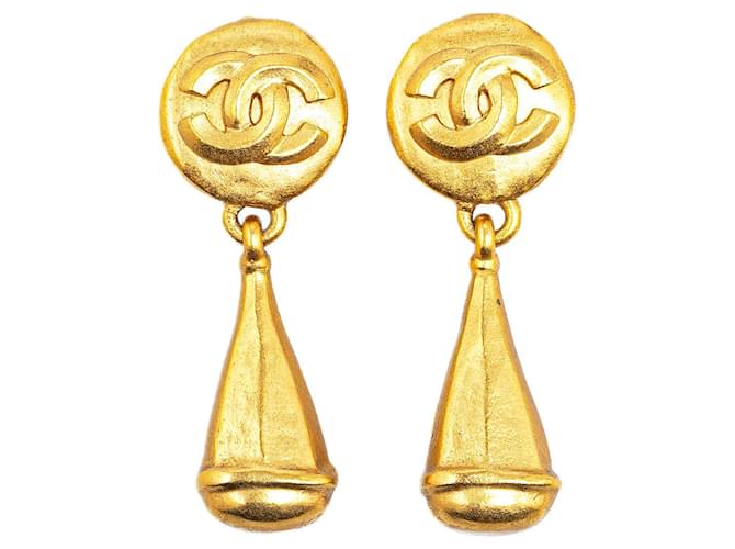 Boucles d'oreilles clip en forme de goutte d'eau en CC plaquées or Chanel Métal Doré  ref.1443630