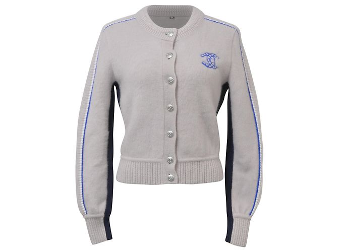 Timeless Chanel-Cardigan mit Knöpfen aus grauer Kaschmirwolle