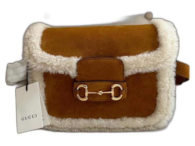 Horsebit 1955 Gucci shearling-trimmed suede shoulder bag Camel  ref.1444923