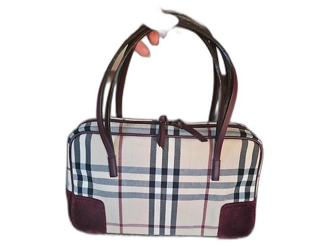 Burberry Haymarket Samt-Handtasche.