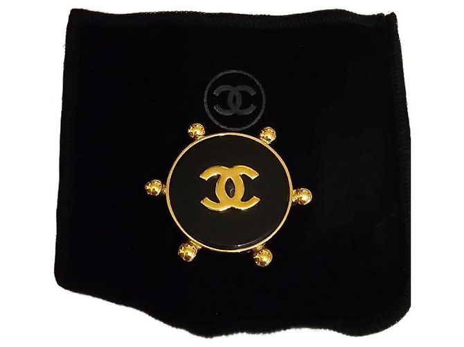 Spilla Chanel in metallo dorato e resina nera Nero D'oro