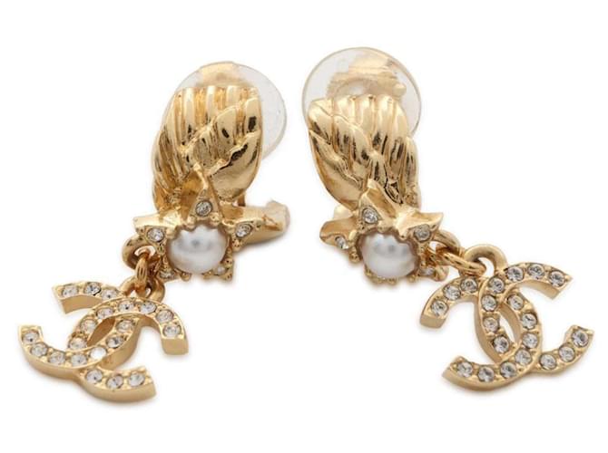 Classique Boucles d'oreilles clips Chanel avec Coco Mark et strass Métal Doré  ref.1446153