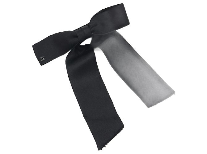 Timeless Clip per capelli in raso nero Chanel per donne