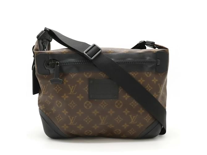 Sac à épaule imperméable Monogram Louis Vuitton Cuir vernis Caoutchouc  ref.1447538